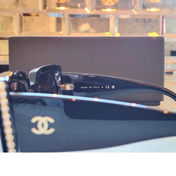 CHANEL CC Logo Square Sunglasses Pearls black main image 7